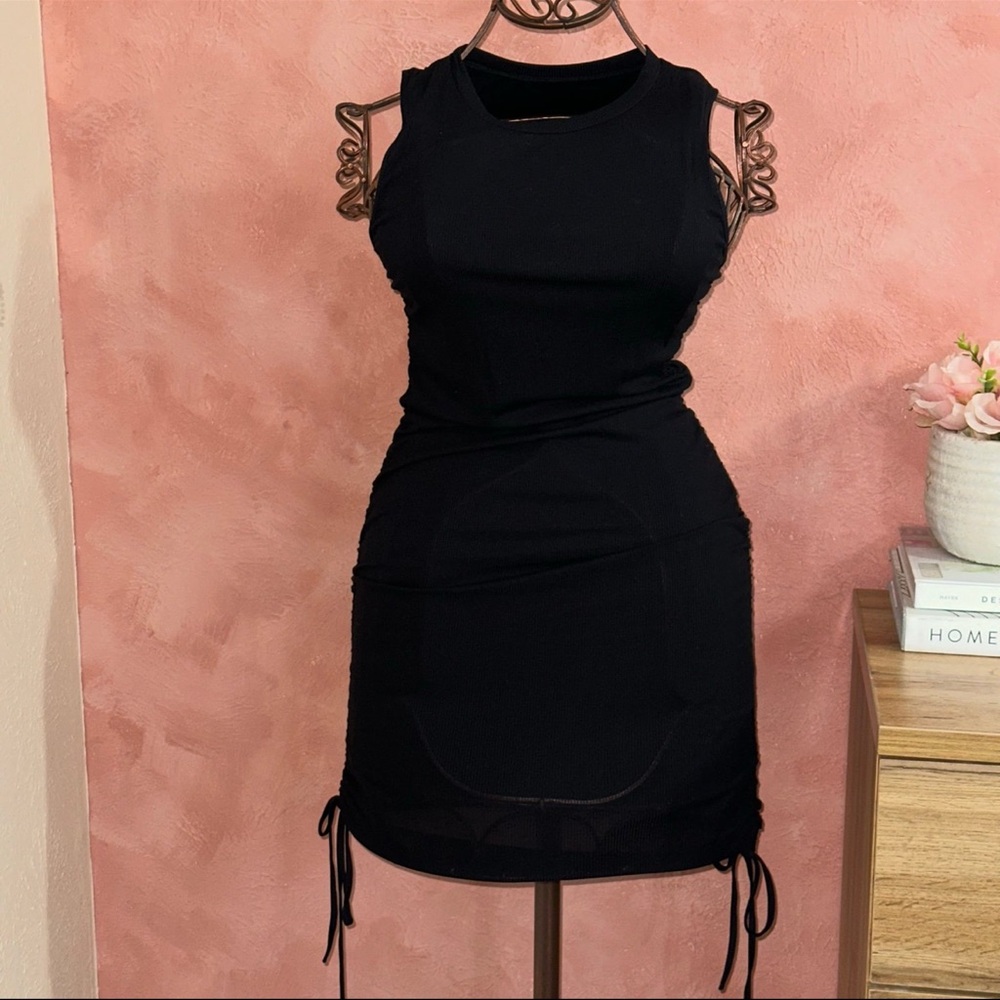 Elegant Black Sleeveless Dress